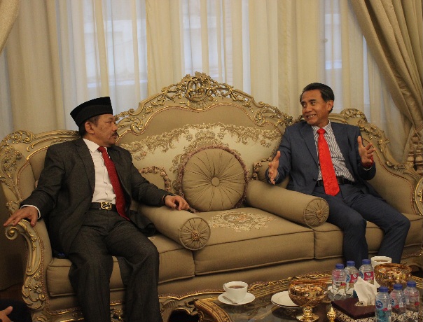 Dubes RI di Kairo, Lutfi Rauf berbincang dengan Ketua Baznas RI, Noor Achmad. (Foto: DOK KBRI Kairo)