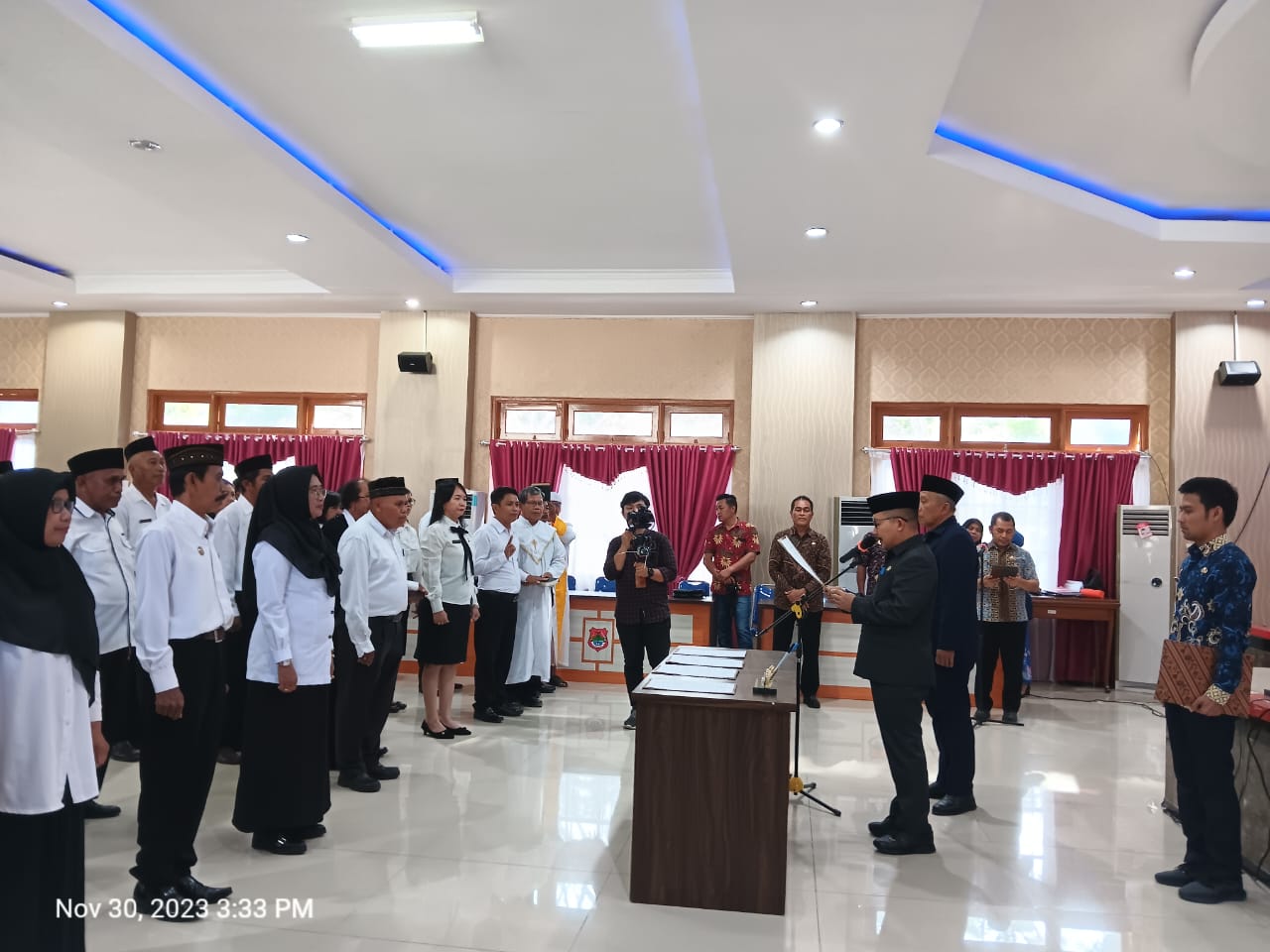 Bupati Banggai Ir. H. Amirudin M.M., AIFO., secara resmi melantik 5 kepala UPTD Puskesmas di Kabupaten Banggai.