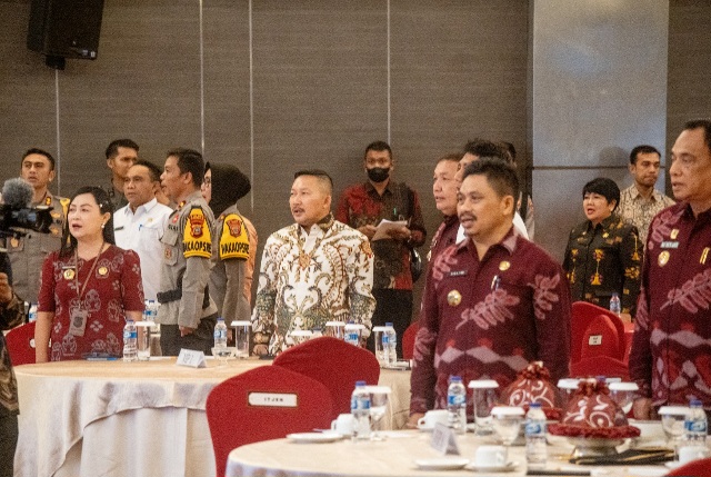 Bupati Banggai H. Amirudin menghadiri sosialisasi penguatan peran APIP dan sinergitas APIP-APH cegah dan berantas korupsi di Hotel Best Western Palu, Kamis (07/12/2023).