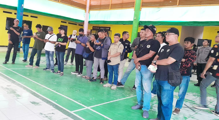 Para jurnalis di Luwuk Kabupaten Banggai. (Foto: Sofyan Labolo Luwuk Times)