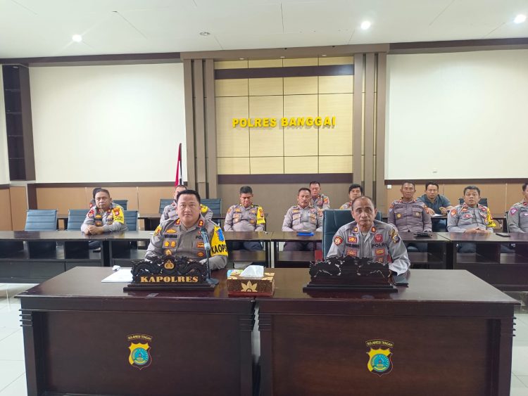 Kapolres Banggai AKBP Ade Nuramdani, mengikuti zoom meeting dengan Kapolda Sulteng, Sabtu (23/3/2024).