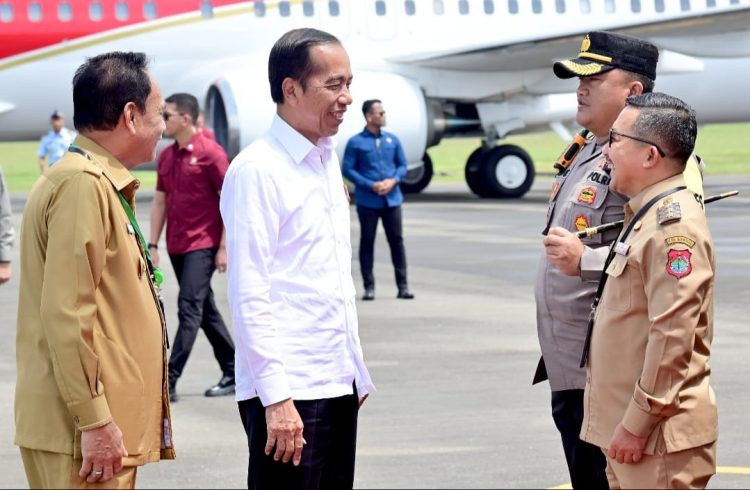 Presiden Jokowi tiba di bandara Syukuran Aminuddin Amir Luwuk